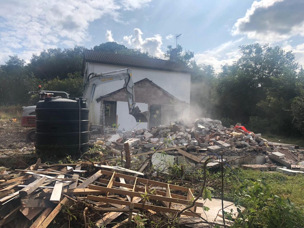 SG Rayner Homes - Thorneycroft development demolishing the old property on the development site